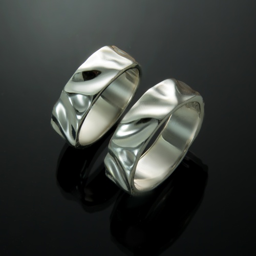 Массивное серебряное кольцо 1054 от ювелирной фирмы "Стиль" по цене 255 руб.