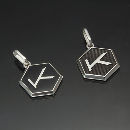 Серебряные подвески с логотипом компании.  от ювелирной фирмы "Стиль"