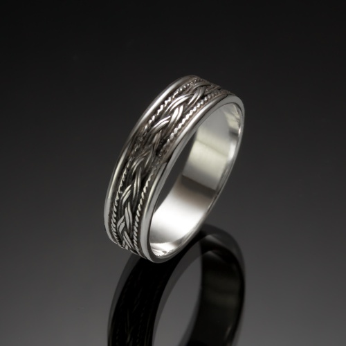 Серебряное обручальное кольцо 1011 от ювелирной фирмы "Стиль" по цене 212 руб.