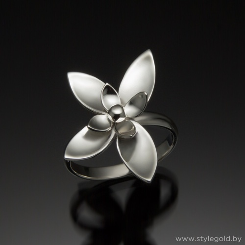 Элегантное кольцо  Лотос 1023 от ювелирной фирмы "Стиль" по цене 158 руб.