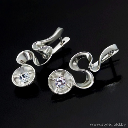 Серьги 2001 от ювелирной фирмы "Стиль" по цене 293 руб.