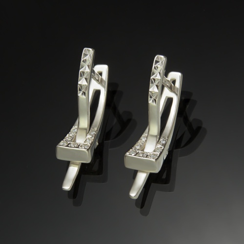 Серебряные серьги 2022 от ювелирной фирмы "Стиль" по цене 125 руб.