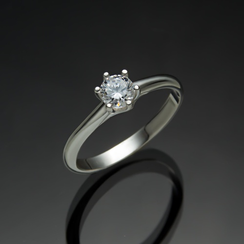 Серебряное кольцо с камнем 1044 от ювелирной фирмы "Стиль" по цене 136 руб.