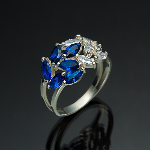 Серебряное кольцо с синими камнями. 1026 от ювелирной фирмы "Стиль" по цене 170 руб.