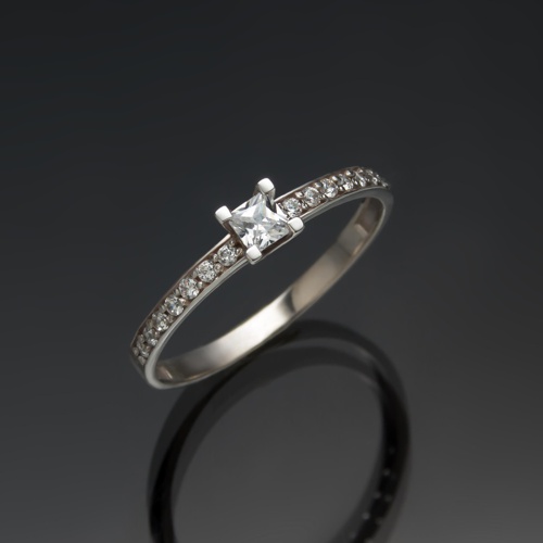 Кольцо из белого золота к100б от ювелирной фирмы "Стиль" по цене 553 руб.